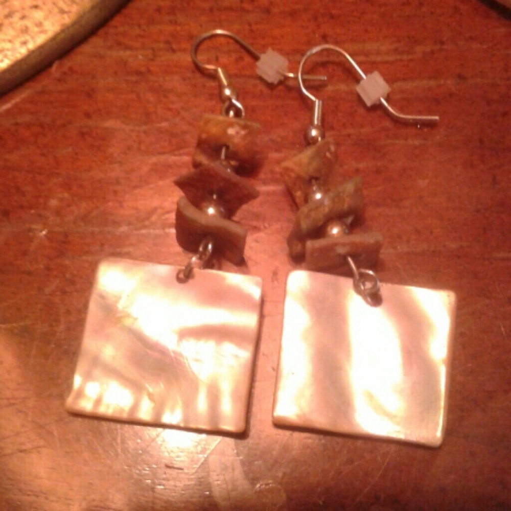 SALE! Vintage shell dangle earrings